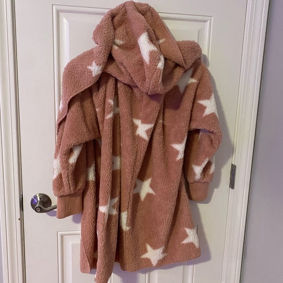 Cozy star pull over! - Picture 2 of 5